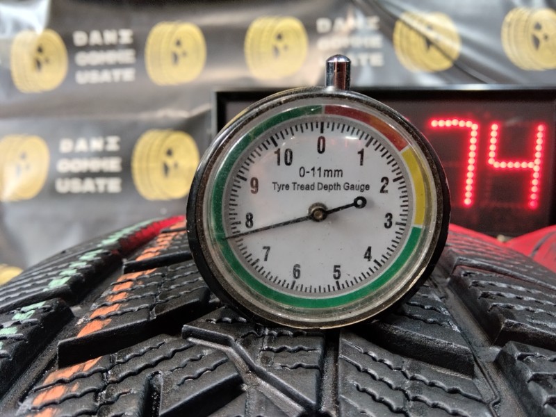 2 Gomme usate 215 60 17 Pneumatici Invernali DUNLOP 2 Gomme usate 215 60 17 Pneumatici Invernali DUNLOP