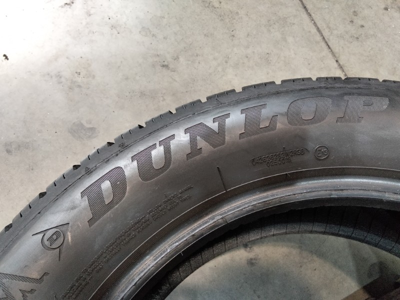 2 Gomme usate 215 60 17 Pneumatici Invernali DUNLOP 2 Gomme usate 215 60 17 Pneumatici Invernali DUNLOP