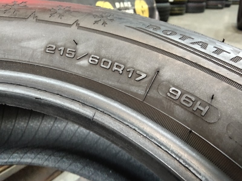 2 Gomme usate 215 60 17 Pneumatici Invernali DUNLOP 2 Gomme usate 215 60 17 Pneumatici Invernali DUNLOP