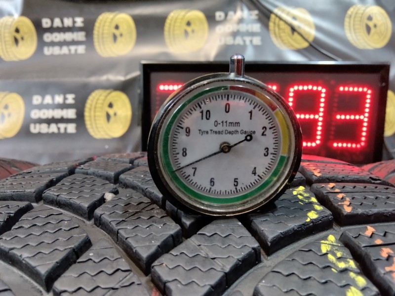 4 Gomme usate 235 40 20 Pneumatici Invernali BRIDGESTONE 4 Gomme usate 235 40 20 Pneumatici Invernali BRIDGESTONE