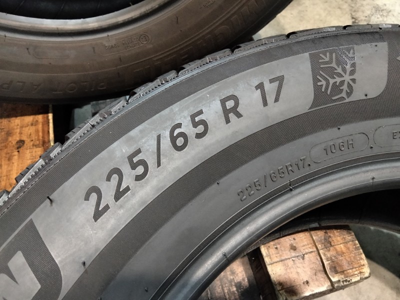 4 Gomme usate 225 65 17 Pneumatici Invernali MICHELIN 4 Gomme usate 225 65 17 Pneumatici Invernali MICHELIN