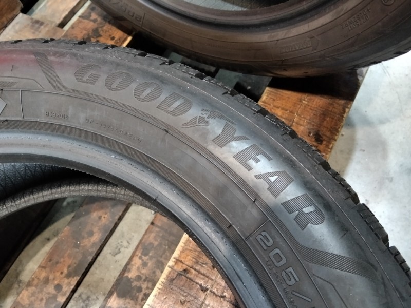 2 Gomme usate 205 55 16 Pneumatici Invernali GOODYEAR 2 Gomme usate 205 55 16 Pneumatici Invernali GOODYEAR