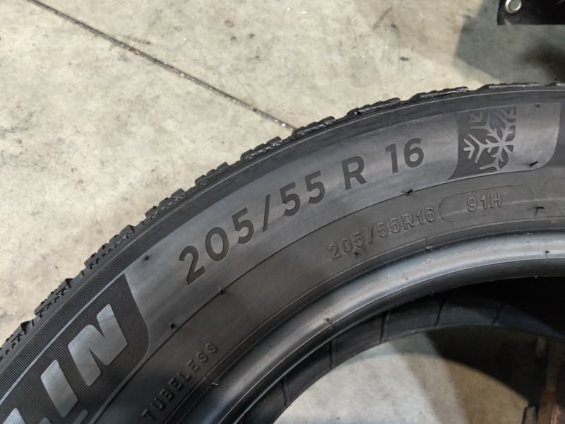 4 Gomme usate 205 55 16 Pneumatici Invernali MICHELIN 4 Gomme usate 205 55 16 Pneumatici Invernali MICHELIN