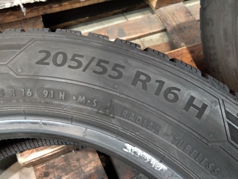 4 Gomme usate 205 55 16 Pneumatici Invernali BARUM 4 Gomme usate 205 55 16 Pneumatici Invernali BARUM