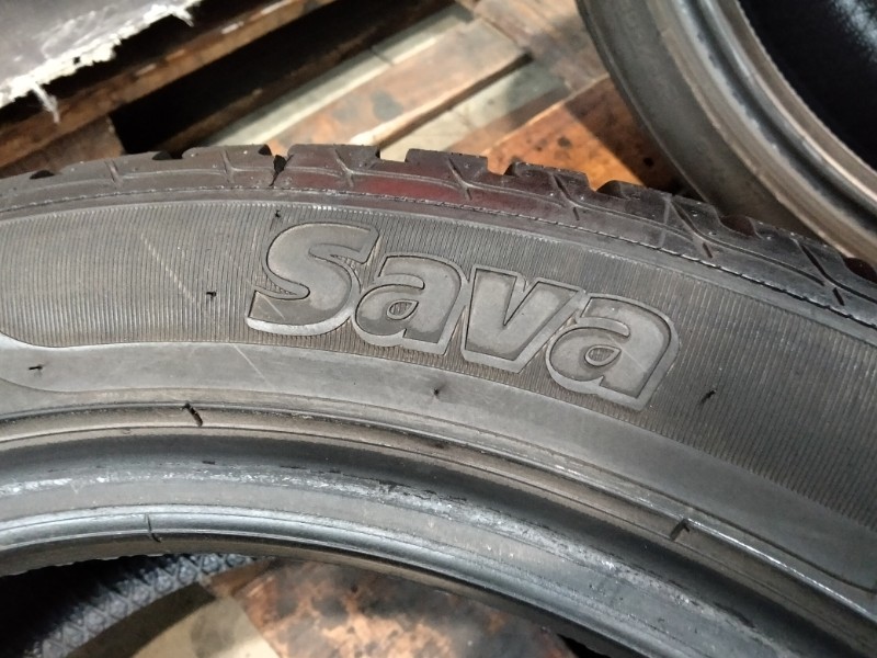 4 Gomme usate 215 50 17 Pneumatici Invernali SAVA 4 Gomme usate 215 50 17 Pneumatici Invernali SAVA