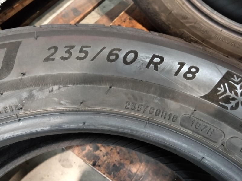 4 Gomme usate 235 60 18 Pneumatici Invernali MICHELIN 4 Gomme usate 235 60 18 Pneumatici Invernali MICHELIN