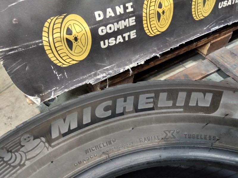 4 Gomme usate 235 60 18 Pneumatici Invernali MICHELIN 4 Gomme usate 235 60 18 Pneumatici Invernali MICHELIN