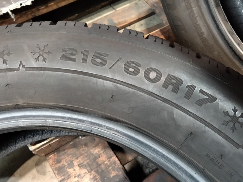 4 Gomme usate 215 60 17 Pneumatici Invernali DUNLOP 4 Gomme usate 215 60 17 Pneumatici Invernali DUNLOP