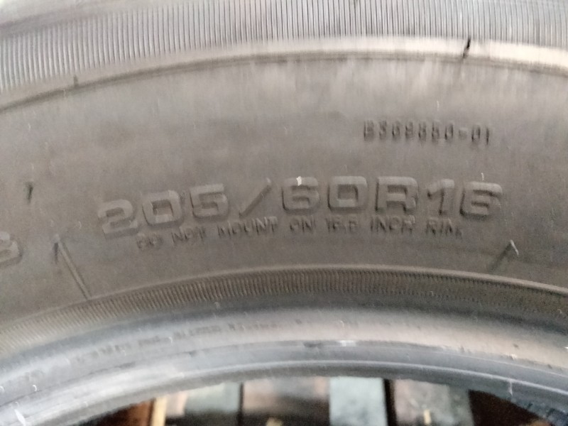 2 Gomme usate 205 60 16 Pneumatici Invernali SAVA 2 Gomme usate 205 60 16 Pneumatici Invernali SAVA