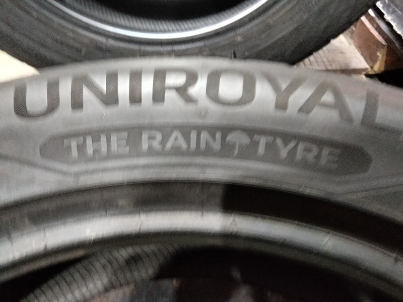 4 Gomme usate 225 55 18 Pneumatici Invernali UNIROYAL 4 Gomme usate 225 55 18 Pneumatici Invernali UNIROYAL