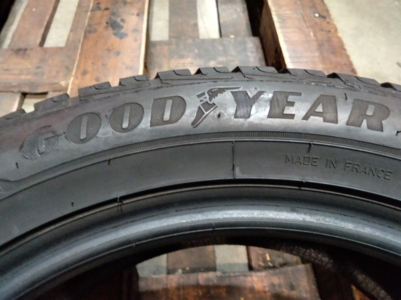 4 Gomme usate 215 55 17 Pneumatici Invernali GOODYEAR 4 Gomme usate 215 55 17 Pneumatici Invernali GOODYEAR