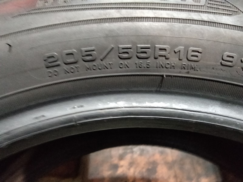 4 Gomme usate 205 55 16 Pneumatici Invernali DUNLOP 4 Gomme usate 205 55 16 Pneumatici Invernali DUNLOP