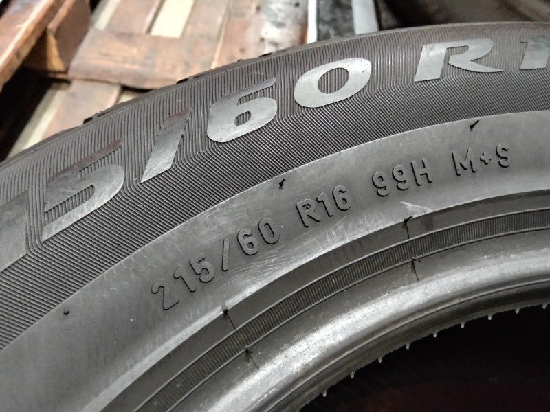 4 Gomme usate 215 60 16 Pneumatici Invernali PIRELLI 4 Gomme usate 215 60 16 Pneumatici Invernali PIRELLI