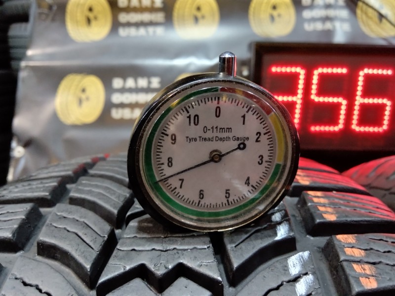 4 Gomme usate 215 55 17 Pneumatici Invernali SAVA 4 Gomme usate 215 55 17 Pneumatici Invernali SAVA