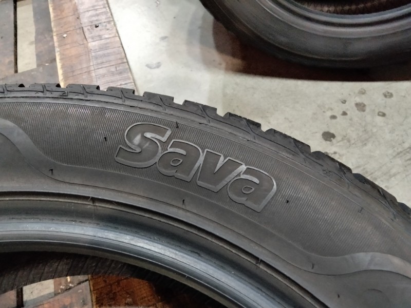 4 Gomme usate 215 55 17 Pneumatici Invernali SAVA 4 Gomme usate 215 55 17 Pneumatici Invernali SAVA