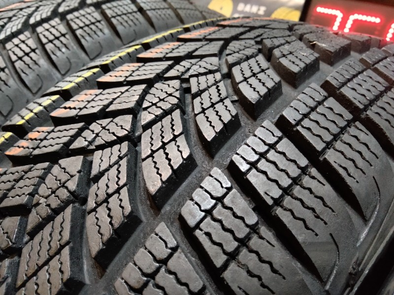 4 Gomme usate 215 60 17 Pneumatici Invernali GOODYEAR 4 Gomme usate 215 60 17 Pneumatici Invernali GOODYEAR