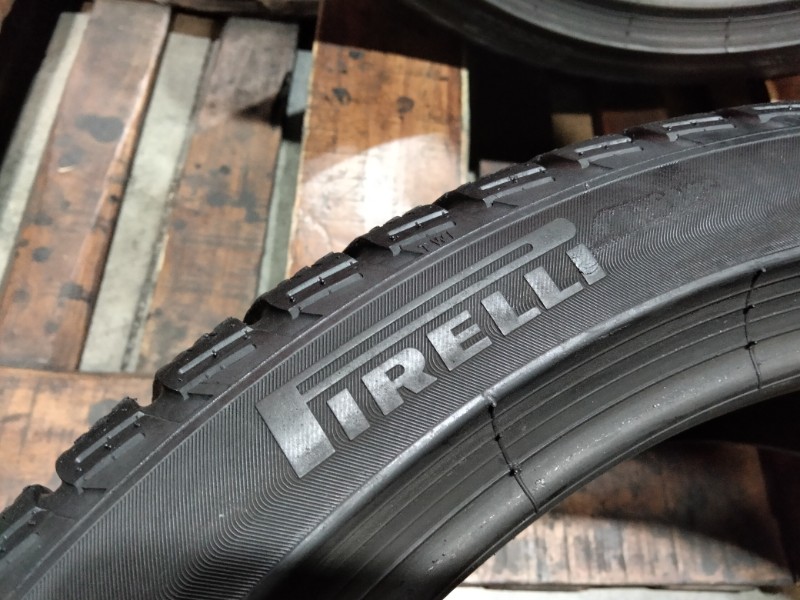 2 Gomme usate 225 40 19 e 2 Gomme usate 255 35 19 RUN FLAT Pneumatici Invernali PIRELLI 2 Gomme usate 225 40 19 e 2 Gomme usate 255 35 19 RUN FLAT Pneumatici Invernali PIRELLI