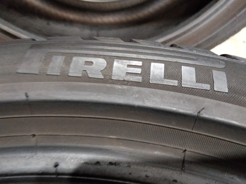 4 Gomme usate 255 40 20 Pneumatici Invernali PIRELLI 4 Gomme usate 255 40 20 Pneumatici Invernali PIRELLI