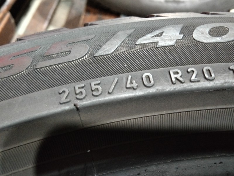 4 Gomme usate 255 40 20 Pneumatici Invernali PIRELLI 4 Gomme usate 255 40 20 Pneumatici Invernali PIRELLI