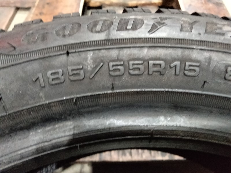 4 Gomme usate 185 55 15 Pneumatici Invernali GOODYEAR 4 Gomme usate 185 55 15 Pneumatici Invernali GOODYEAR
