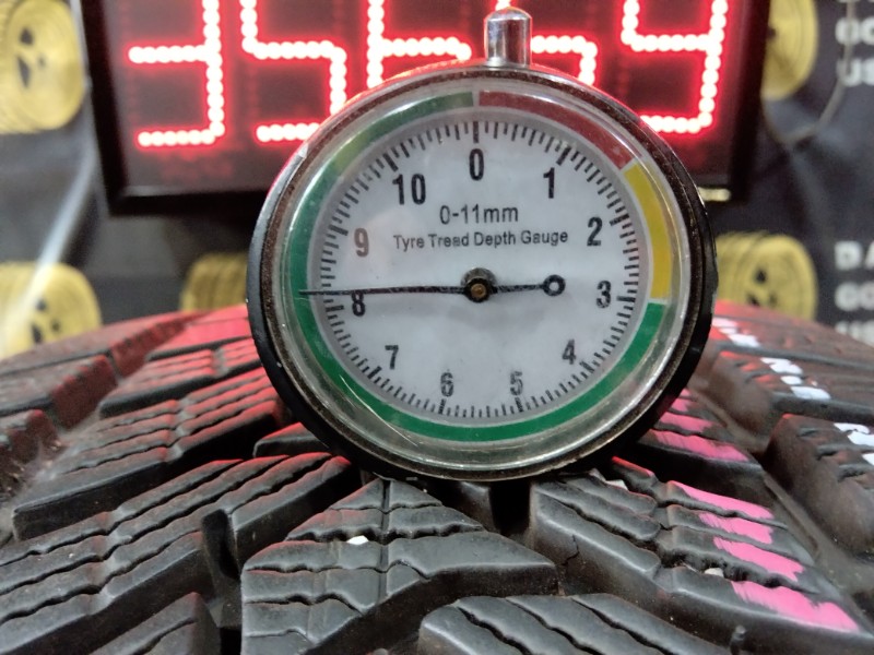 1 Gomma usata 225 40 18 Pneumatici Invernali DUNLOP 1 Gomma usata 225 40 18 Pneumatici Invernali DUNLOP