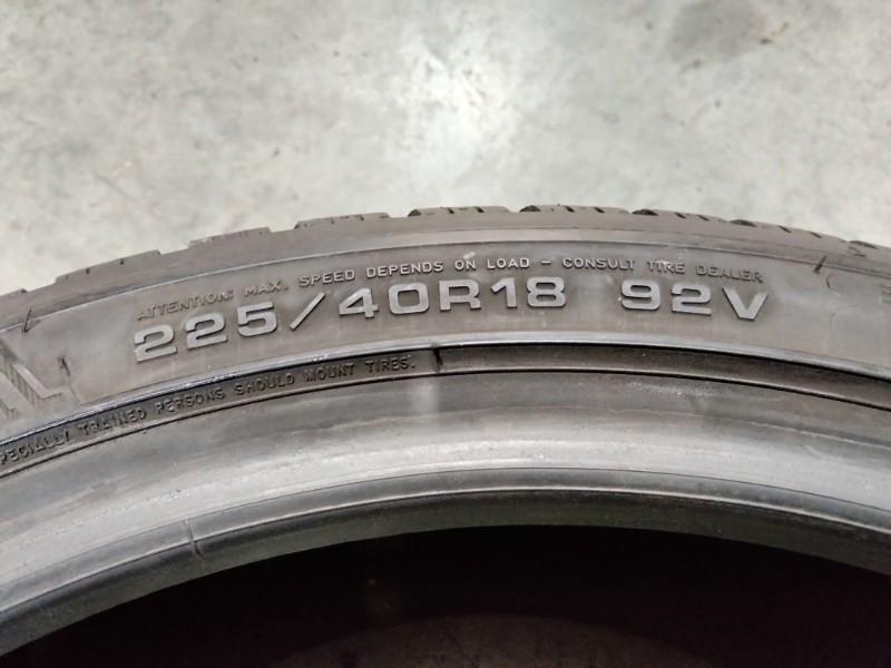 1 Gomma usata 225 40 18 Pneumatici Invernali DUNLOP 1 Gomma usata 225 40 18 Pneumatici Invernali DUNLOP