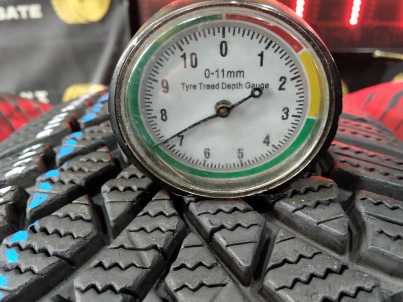 4 Gomme usate 205 65 16 Pneumatici Invernali BRIDGESTONE 4 Gomme usate 205 65 16 Pneumatici Invernali BRIDGESTONE