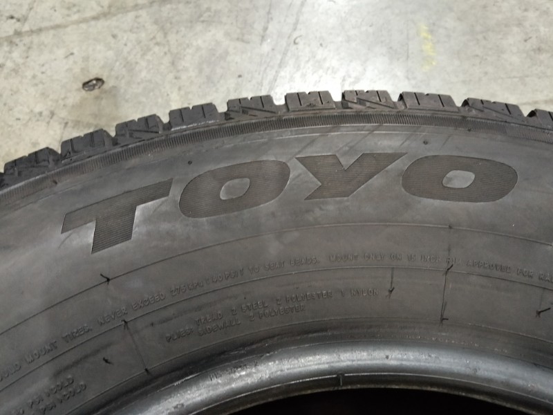 2 Gomme usate 215 70 15 C Pneumatici Invernali TOYO 2 Gomme usate 215 70 15 C Pneumatici Invernali TOYO