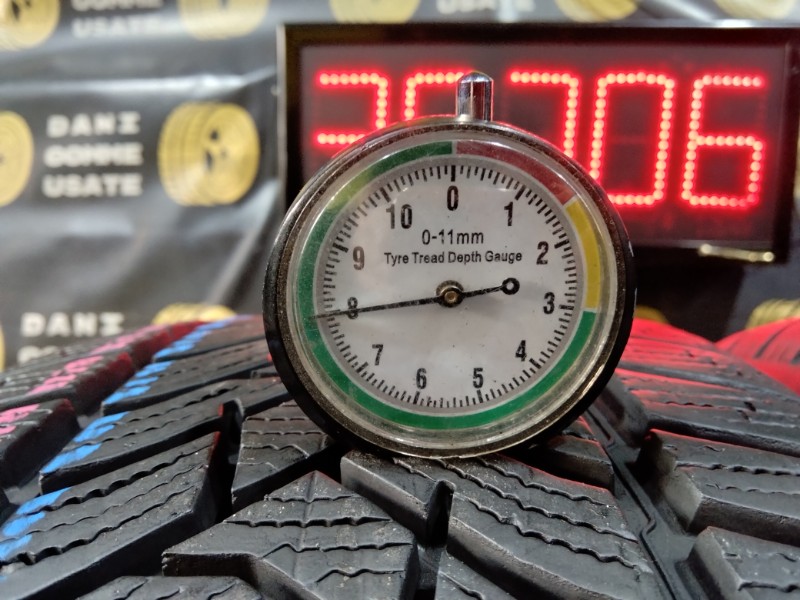 2 Gomme usate 215 45 17 Pneumatici Invernali DUNLOP 2 Gomme usate 215 45 17 Pneumatici Invernali DUNLOP