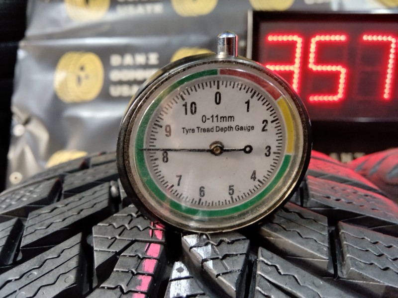 4 Gomme usate 205 55 16 Pneumatici Invernali CONTINENTAL 4 Gomme usate 205 55 16 Pneumatici Invernali CONTINENTAL