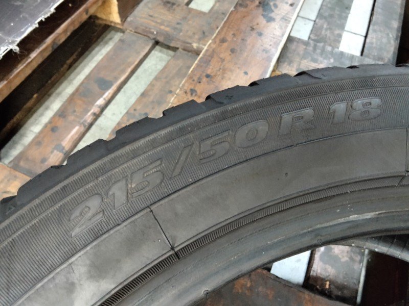 4 Gomme usate 215 50 18 Pneumatici Invernali TOYO 4 Gomme usate 215 50 18 Pneumatici Invernali TOYO