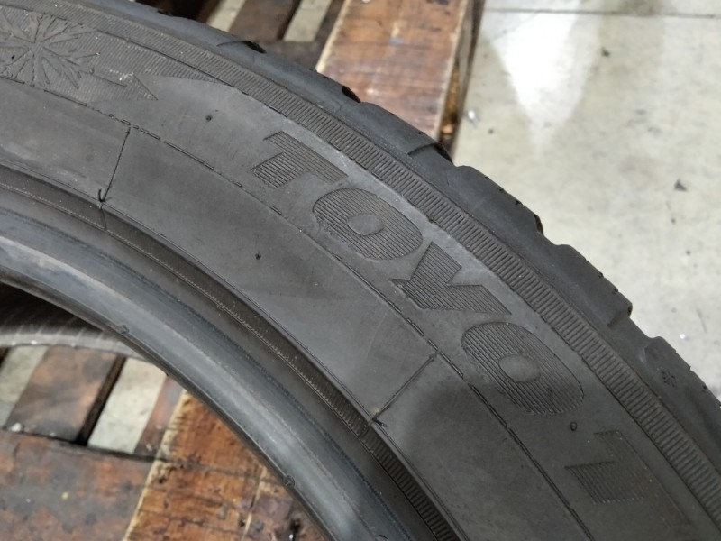 4 Gomme usate 215 50 18 Pneumatici Invernali TOYO 4 Gomme usate 215 50 18 Pneumatici Invernali TOYO