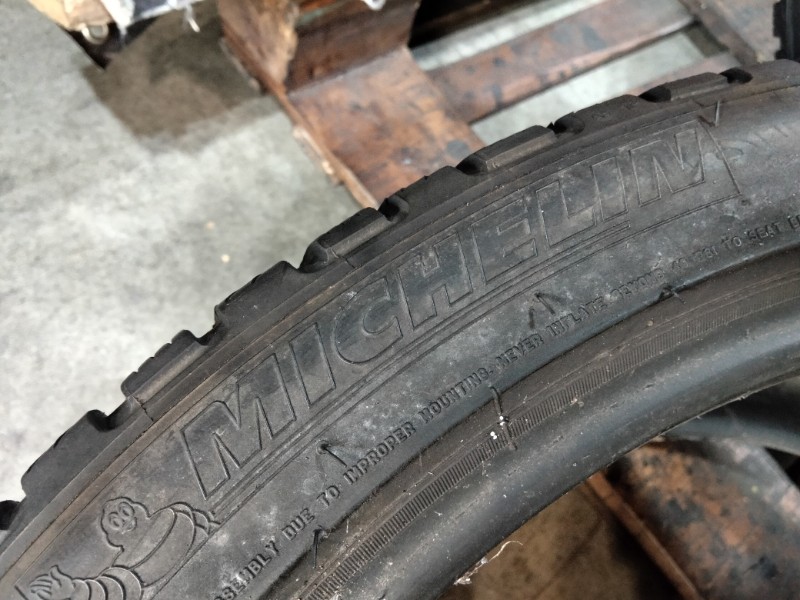 2 Gomme usate 265 35 19 Pneumatici Invernali MICHELIN 2 Gomme usate 265 35 19 Pneumatici Invernali MICHELIN