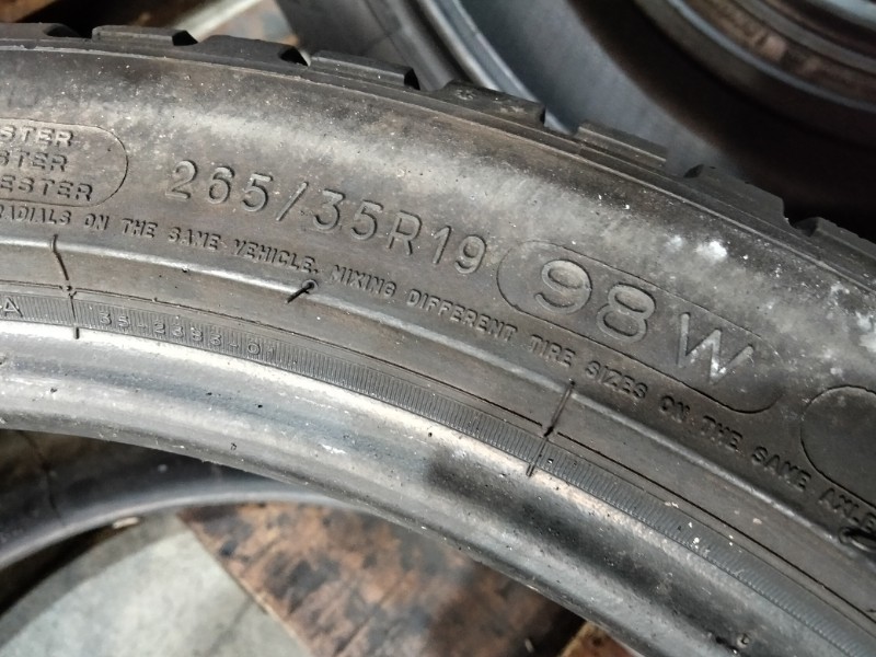 2 Gomme usate 265 35 19 Pneumatici Invernali MICHELIN 2 Gomme usate 265 35 19 Pneumatici Invernali MICHELIN