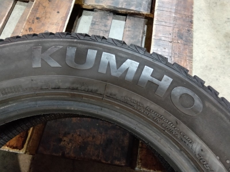4 Gomme usate 205 60 16 Pneumatici Invernali KUMHO 4 Gomme usate 205 60 16 Pneumatici Invernali KUMHO