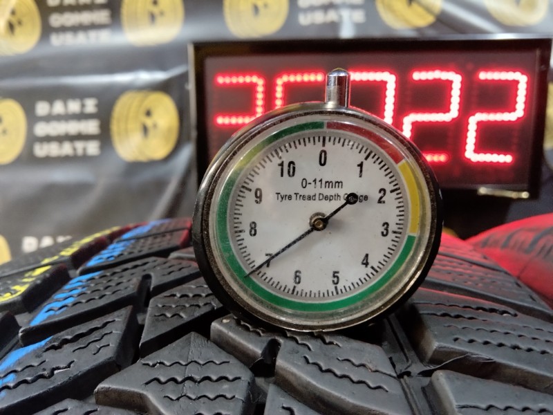 2 Gomme usate 215 55 17 Pneumatici Invernali DUNLOP 2 Gomme usate 215 55 17 Pneumatici Invernali DUNLOP