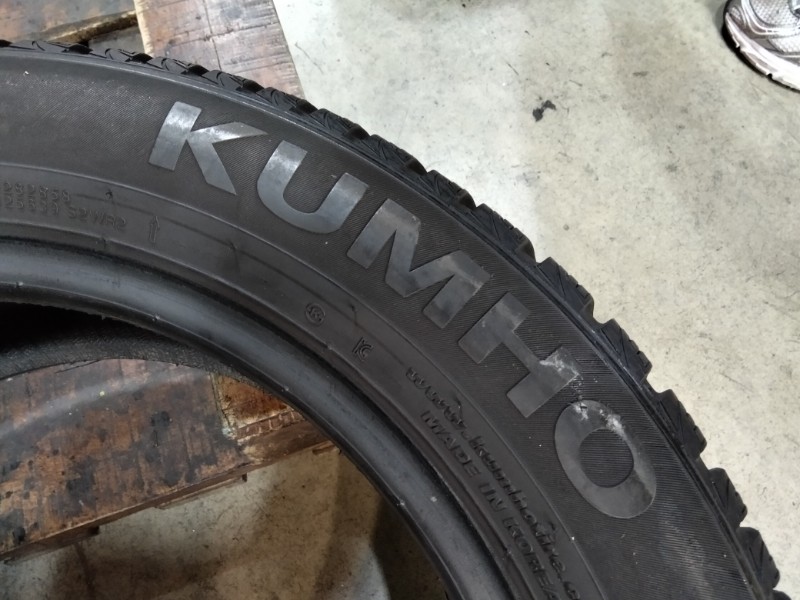 4 Gomme usate 205 55 16 Pneumatici Invernali KUMHO 4 Gomme usate 205 55 16 Pneumatici Invernali KUMHO