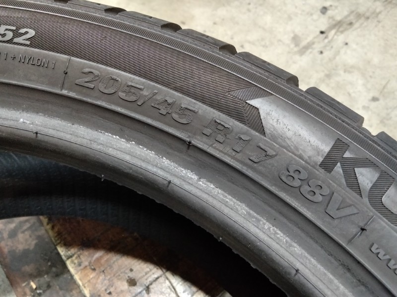 2 Gomme usate 205 45 17 Pneumatici Invernali KUMHO 2 Gomme usate 205 45 17 Pneumatici Invernali KUMHO