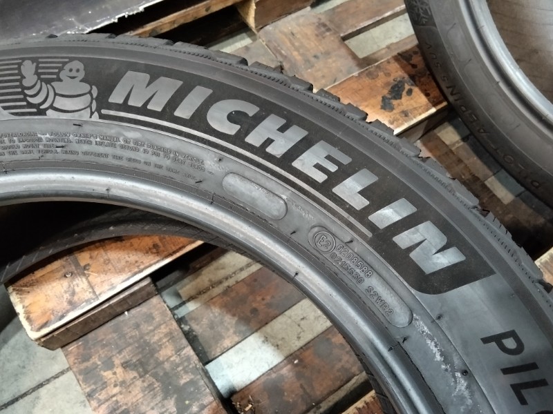 2 Gomme usate 235 55 19 Pneumatici Invernali MICHELIN 2 Gomme usate 235 55 19 Pneumatici Invernali MICHELIN