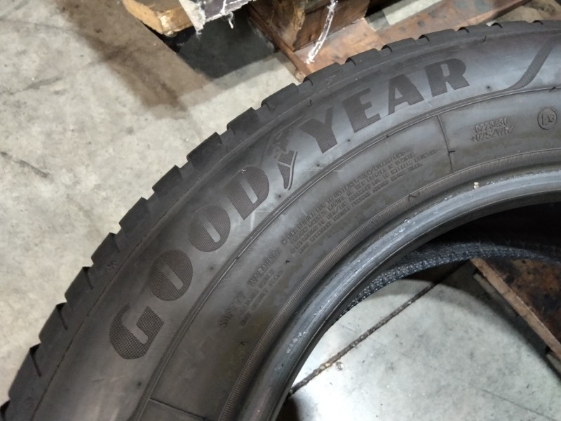 4 Gomme usate 215 65 17 Pneumatici 4 Stagioni GOODYEAR 4 Gomme usate 215 65 17 Pneumatici 4 Stagioni GOODYEAR