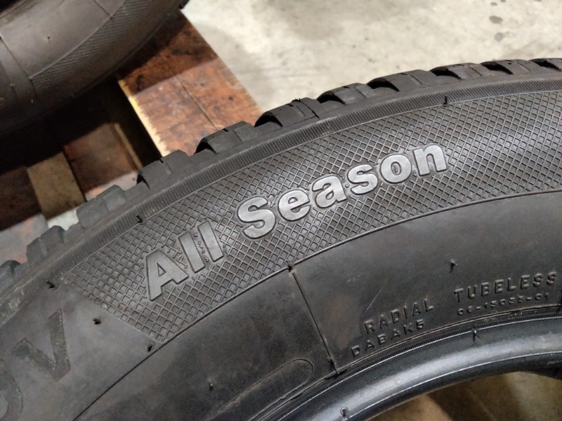 4 Gomme usate 215 65 16 Pneumatici 4 Stagioni KLEBER 4 Gomme usate 215 65 16 Pneumatici 4 Stagioni KLEBER