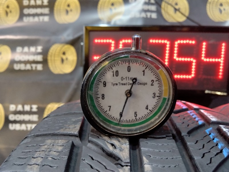 2 Gomme usate 205 60 16 Pneumatici Invernali CONTINENTAL 2 Gomme usate 205 60 16 Pneumatici Invernali CONTINENTAL