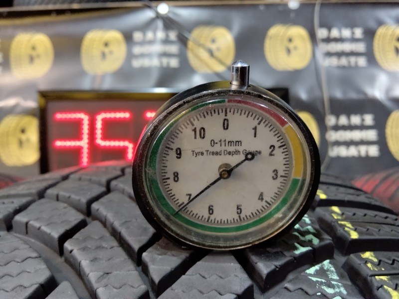 4 Gomme usate 235 55 19 Pneumatici Invernali BRIDGESTONE 4 Gomme usate 235 55 19 Pneumatici Invernali BRIDGESTONE