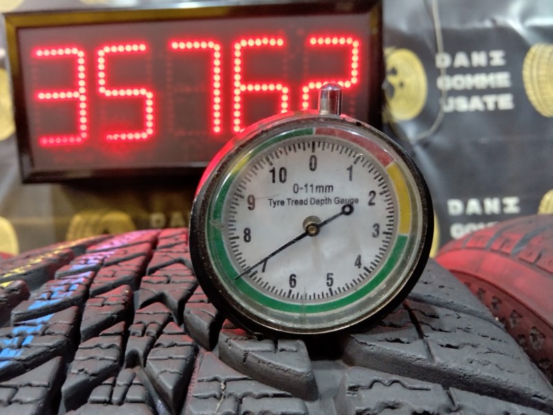4 Gomme usate 205 45 17 Pneumatici Invernali DUNLOP 4 Gomme usate 205 45 17 Pneumatici Invernali DUNLOP