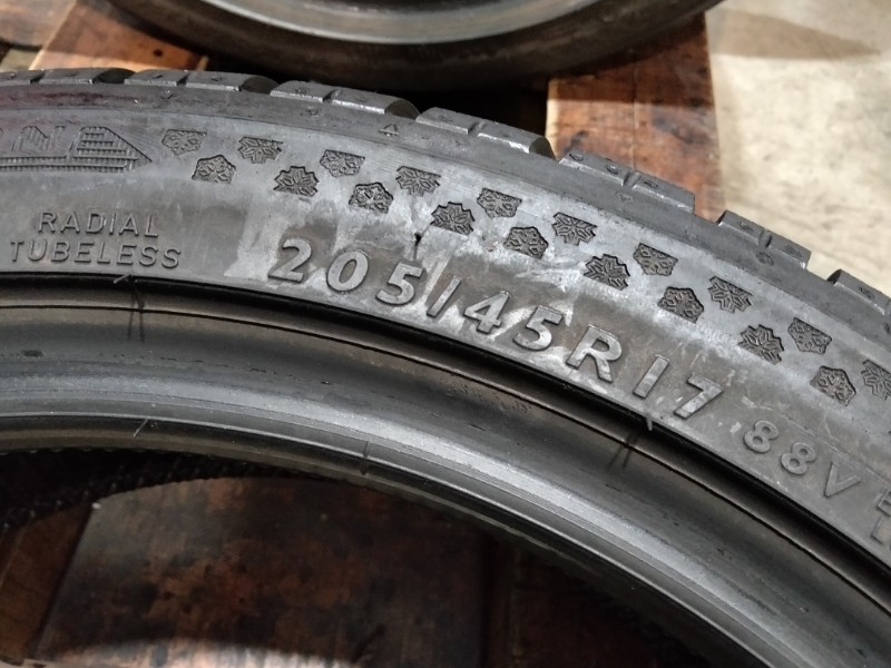 4 Gomme usate 205 45 17 Pneumatici Invernali DUNLOP 4 Gomme usate 205 45 17 Pneumatici Invernali DUNLOP
