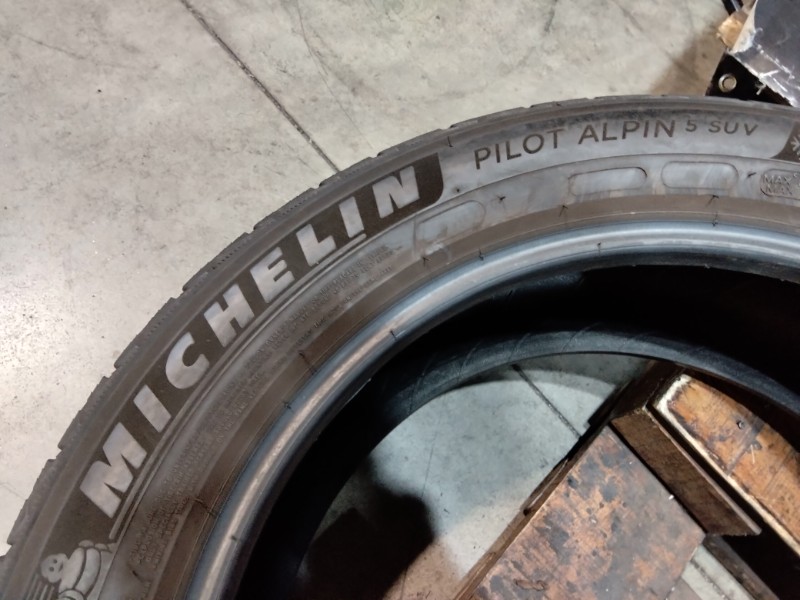 2 Gomme usate 225 55 19 Pneumatici Invernali MICHELIN 2 Gomme usate 225 55 19 Pneumatici Invernali MICHELIN