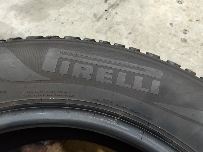 4 Gomme usate 215 60 17 Pneumatici Invernali PIRELLI 4 Gomme usate 215 60 17 Pneumatici Invernali PIRELLI