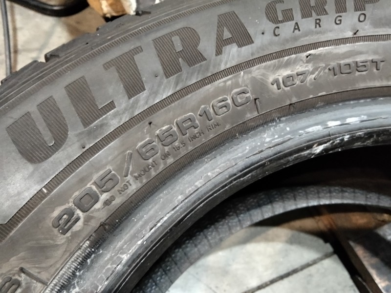 4 Gomme usate 205 65 16 C Pneumatici Invernali GOODYEAR 4 Gomme usate 205 65 16 C Pneumatici Invernali GOODYEAR