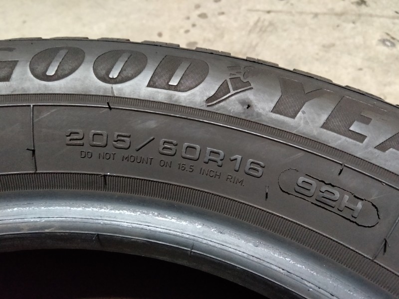 4 Gomme usate 205 60 16 Pneumatici Invernali GOODYEAR 4 Gomme usate 205 60 16 Pneumatici Invernali GOODYEAR