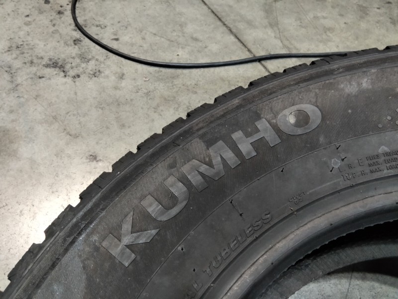 2 Gomme usate 225 75 16 C Pneumatici Invernali KUMHO 2 Gomme usate 225 75 16 C Pneumatici Invernali KUMHO